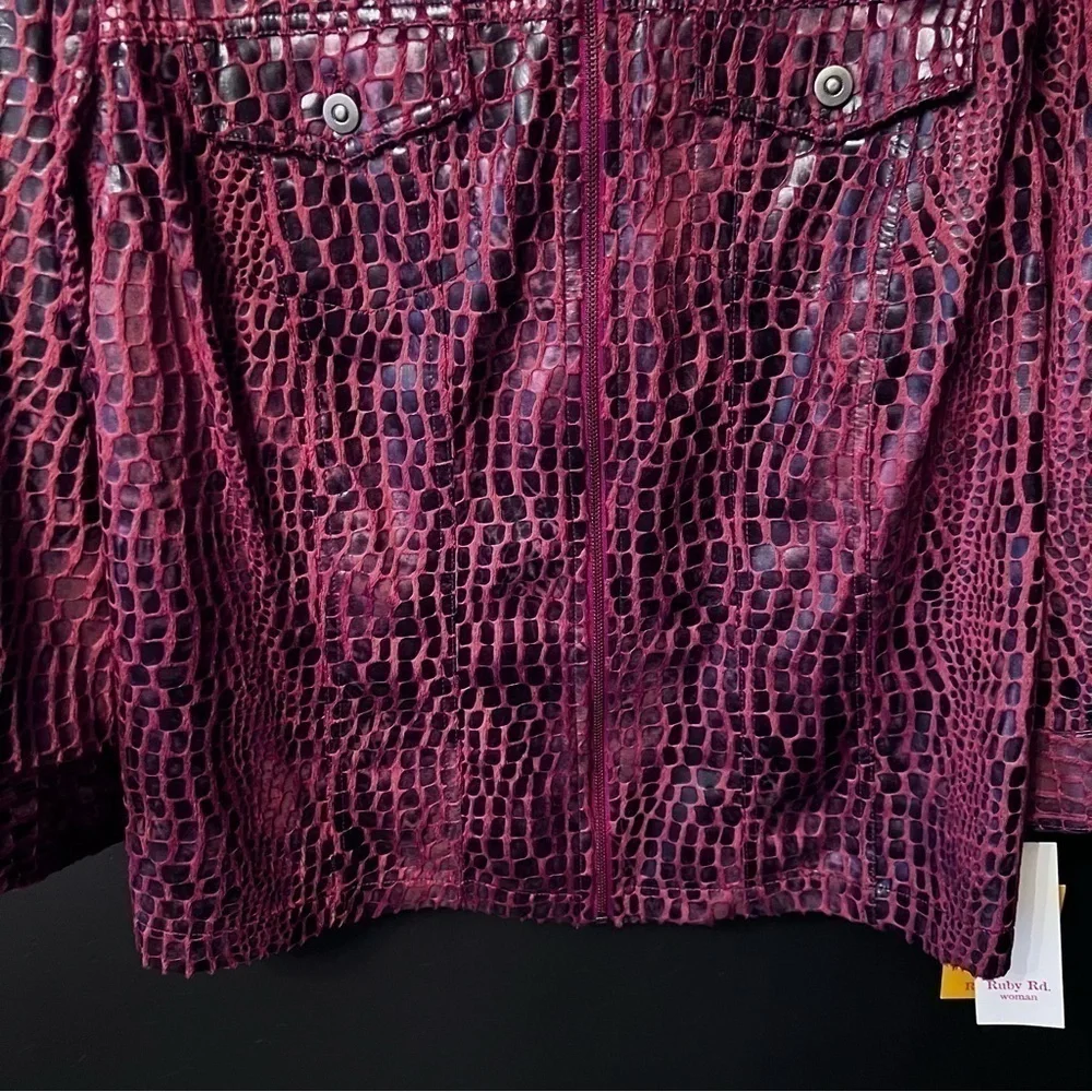 NWT Ruby Rd Woman Sz 20 W Full Zip Maroon Black Gator Jacket 3/4 Sleeve Collared